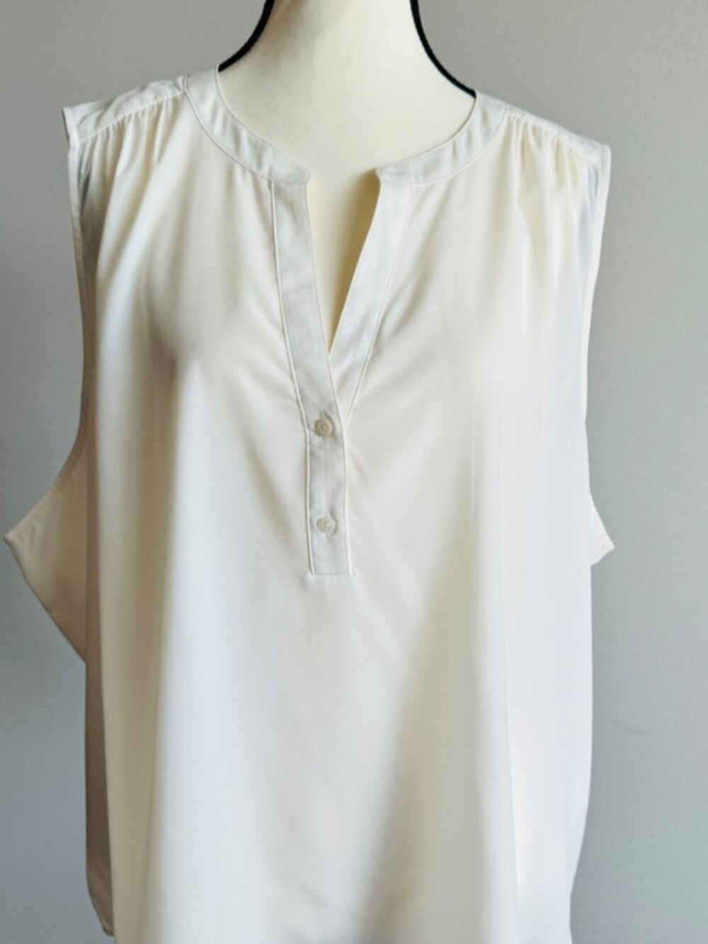 Ivory Sleeveless V-neck popover top